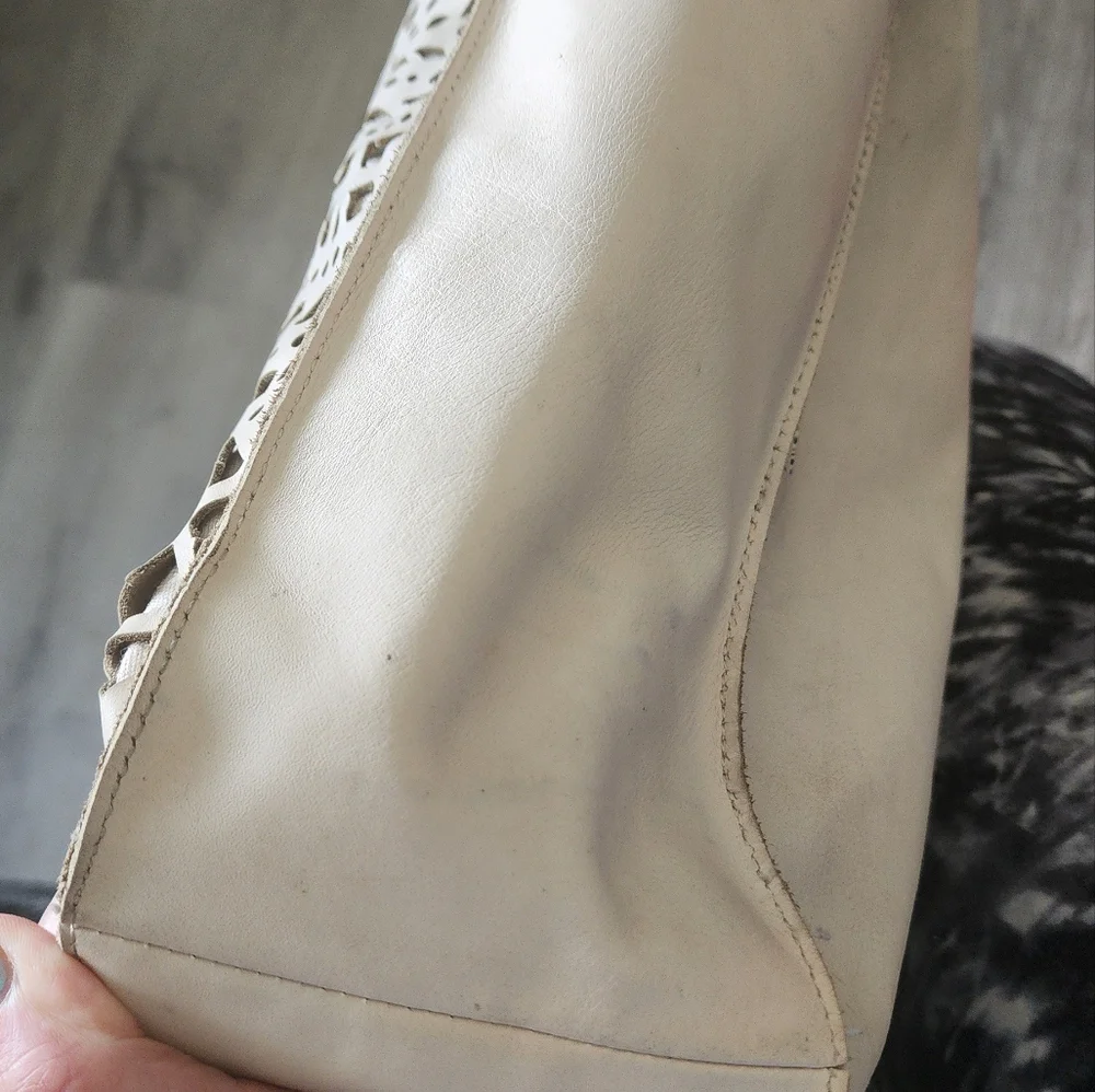 The Sak Huntley Leather Laser Cut Cream Xl Tote Bag - Picture 7 of 11